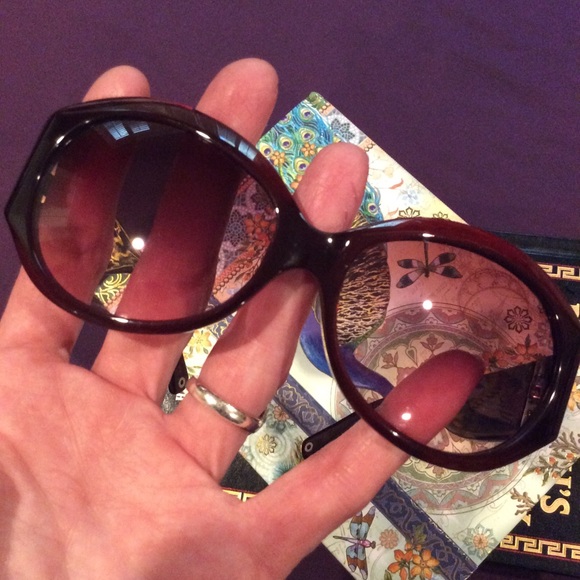 💥SALE! Coach gradient lens burgundy sunglasses - Picture 2 of 8